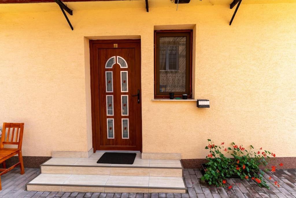 Ferienwohnung La Bebe 3 Hunedoara Exterior foto